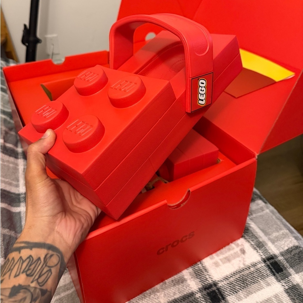 Crocs LEGO 🔥
BRAND NEW - Picture 5 of 15